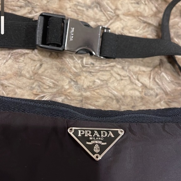 Authentic Prada windbreaker that transforms into a bag size 54
Women's
Black - Picture 6 of 16